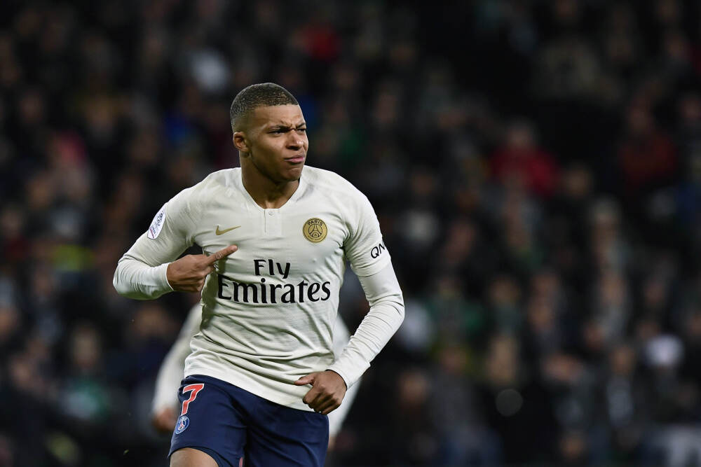 六锣齐鸣！港股迎来六只新股上市，英矽智能高开45%，一手赚5475港元